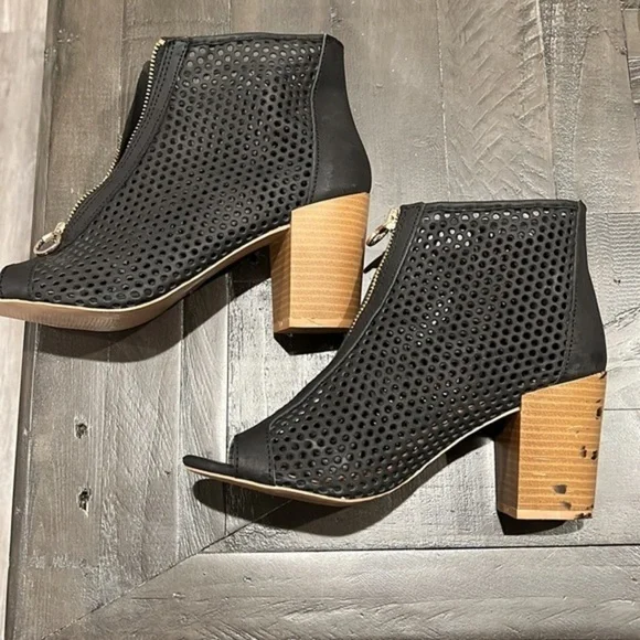 Mesh Zipper Back Peep Toe Chunky Heeled Sandal Boots - Picture 2 of 6